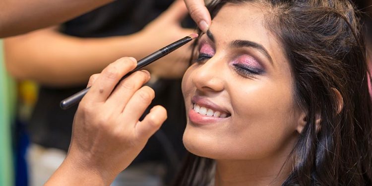 Five Tips That are Surely going to help you A lot in finding the perfect Bridal Makeup Artist