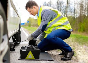 A Guide on Roadside Emergencies