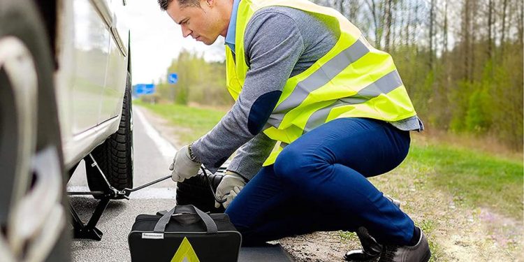 A Guide on Roadside Emergencies