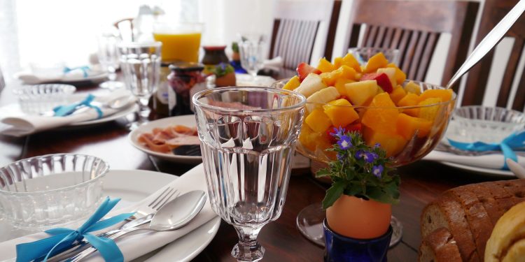 Why Should You Always Eat Together at a Table?