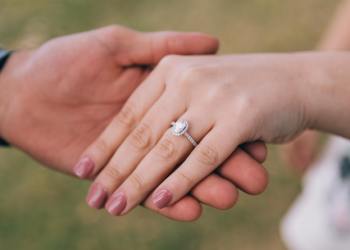 3 Reasons Why Shopping Engagement Rings Together Is A Good Idea