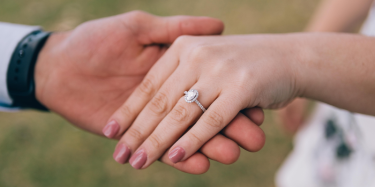 3 Reasons Why Shopping Engagement Rings Together Is A Good Idea