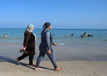 4 Amazing Reasons To Buy A Burkini Swimwear