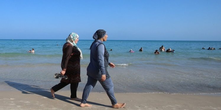 4 Amazing Reasons To Buy A Burkini Swimwear