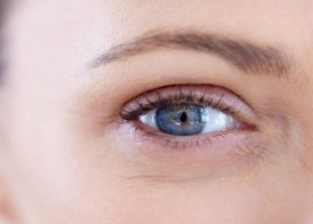 Why You Should Start Using Masks Under Your Eyes in Your 20s