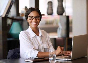 How Fashion Writers Can Build a Freelance Career Through Niche Expertise